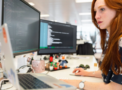 白鯨外貿(mào)網(wǎng)站建設(shè)為您分享：app和小程序的區(qū)別有哪些？